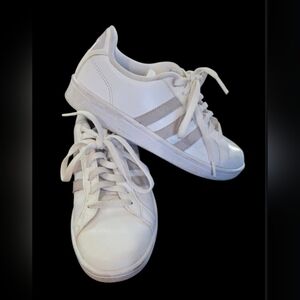 👟 adidas Women's White and Light Gray Sneakers Sz 6